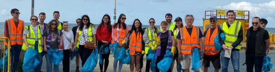 SimplyVAT team working with Brighton Council to pick up litter on the beach